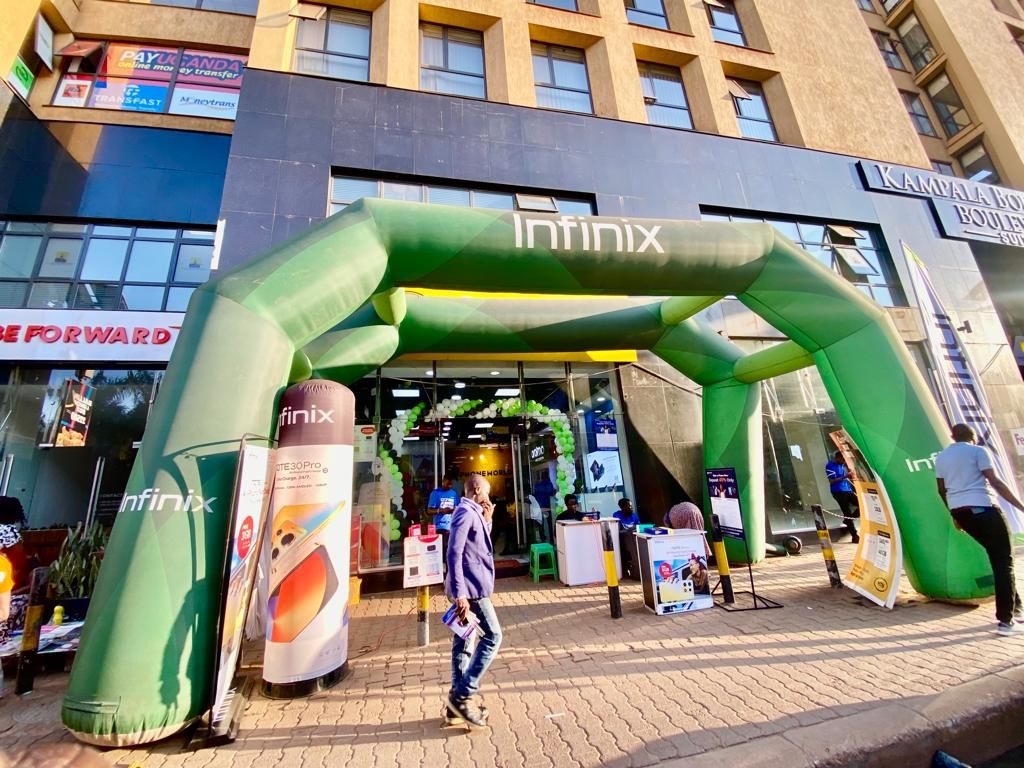 infinixuganda's tweet image. Sale!! Sale!! 
Buy the #NOTE30series and get gifts such as power banks &amp;amp; much more. 
Rush to Banana Phone World on Kampala Boulevard or call 0789872421 /0742070612