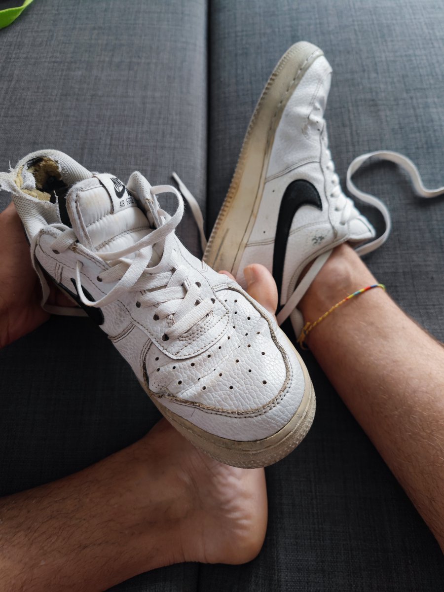 Gayboy812's tweet photo. Se qualcuno vuole le mie Af1 super usate mi contatti in privato 🤪 https://t.co/npjB1bYDDA