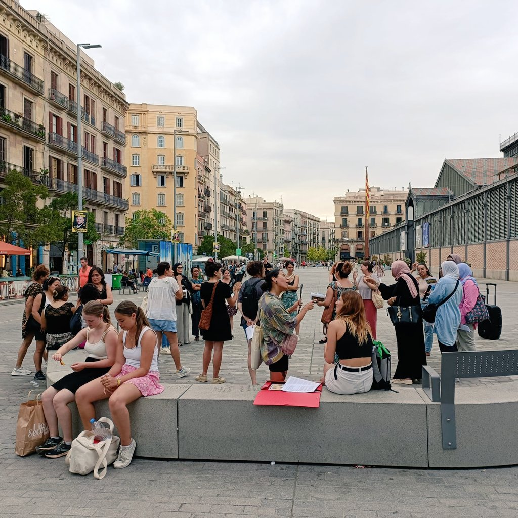 TRANSDUCTORES's tweet photo. #Bornlab 🌬️ Sabies que davant del @ElBornCCM va trobar-se un cementiri musulmà del segle XII? Qui era Josefa Vilaret i perquè van desencadenar-se els "Rebomboris del pà"?  Amb quines memòries connectem quan ens centrem en el nostre cos? @BaytAlThaqafa @SINDILLAR @CollectiuPunt6 https://t.co/oDIBDp0t5S