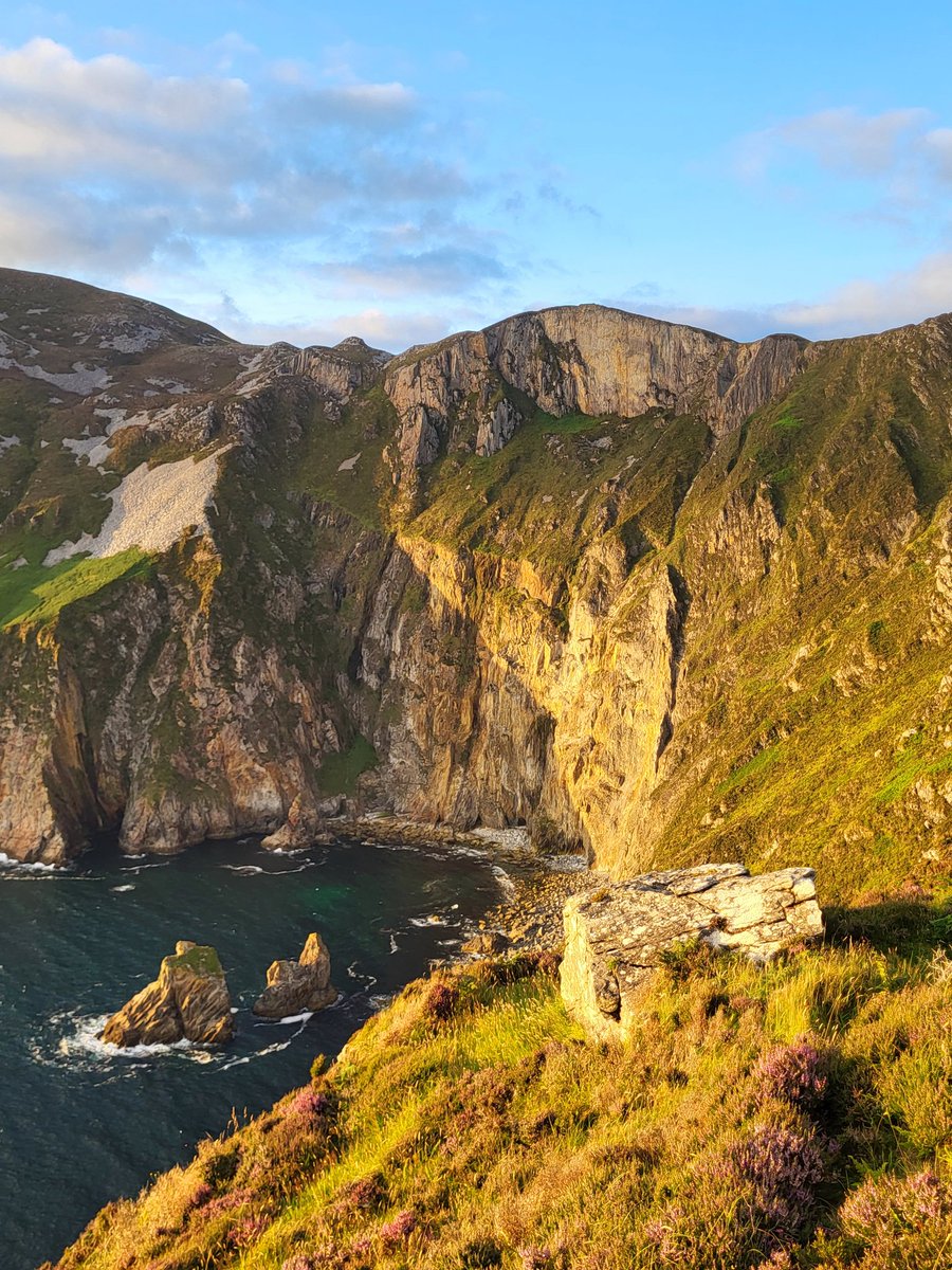 cormac_mcginley's tweet photo. Golden hour at Sliabh Liag, County Donegal, Ireland. https://t.co/6nkudu4D83