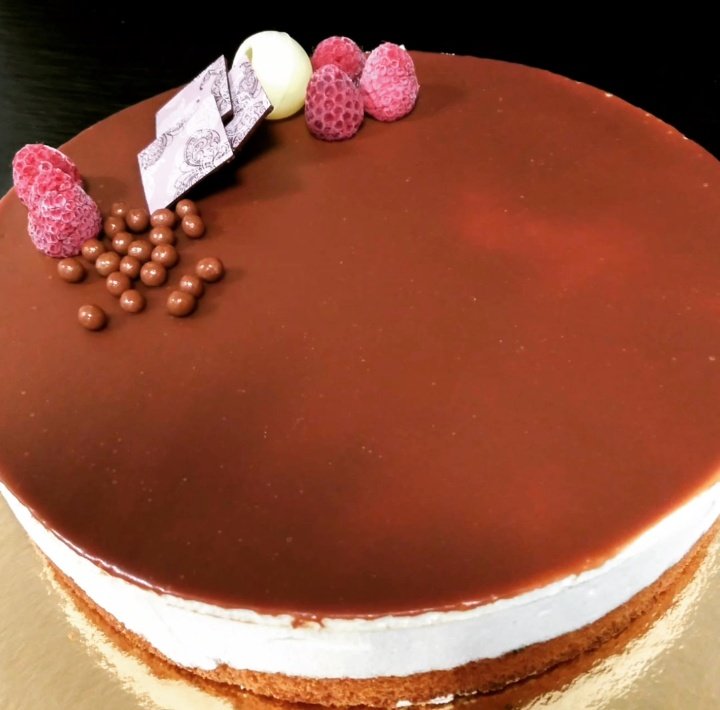 ✅ No hay excusas ni tampoco días especiales para saborear nuestra rica #mousse de #yogur #chocolate y #frambuesa 😋.
Fresquita y muy, muy deliciosa!!
#tartasdelmolino 
#endulzandocorazones
#todosabericoenelmolino
#dateuncapricho 
#ñamñam
#molineando
#molineaconganas
#molinovigo