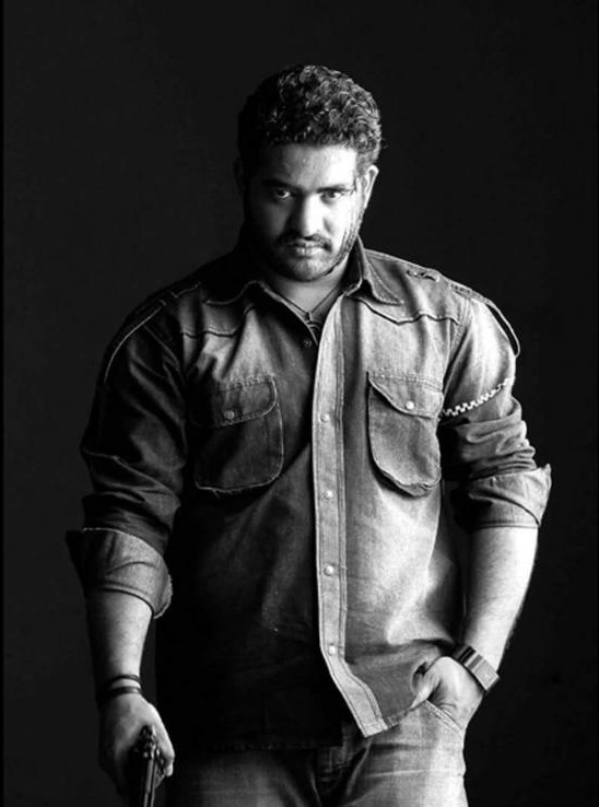 NTRFanTrends's tweet photo. నీ గుండెల్లోనా గాయాలెన్నున్నా, పెదవుల్లో నవ్వే వాటికి మందూ.

నీ కన్నుల్లోనా కన్నీరెంతున్నా, అదరాల నవ్వే వాటికి హద్దూ.

త్వరగా నిను చూసి నవ్వేవారు నిద్దుర పోయేట్టూ. సరిగా నీ నవ్వుని నిచ్చెన చేసి ఎక్కర పై మెట్టూ.

#Ashok #17YearsForAshok @tarak9999 https://t.co/LWTMCqznIy