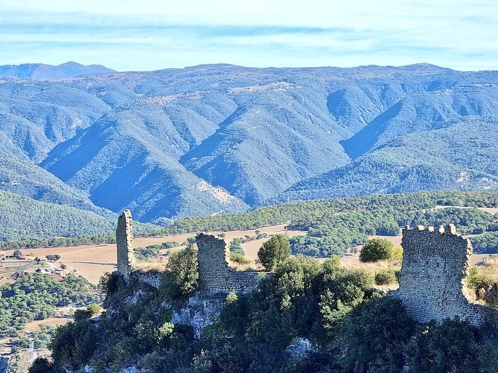 Gelopezfageda's tweet photo. Aquest dissabte a les 14:30h estrenem a @CatalunyaRadio "No cal anar a Suïssa" mitja hora per redescobrir el país amb alegres excursions i alguna cosa més. Amb @joanicxenx, Guifré Lloses i @xsoler6 
https://t.co/8JHHvuat1y https://t.co/sz01WWHmNj