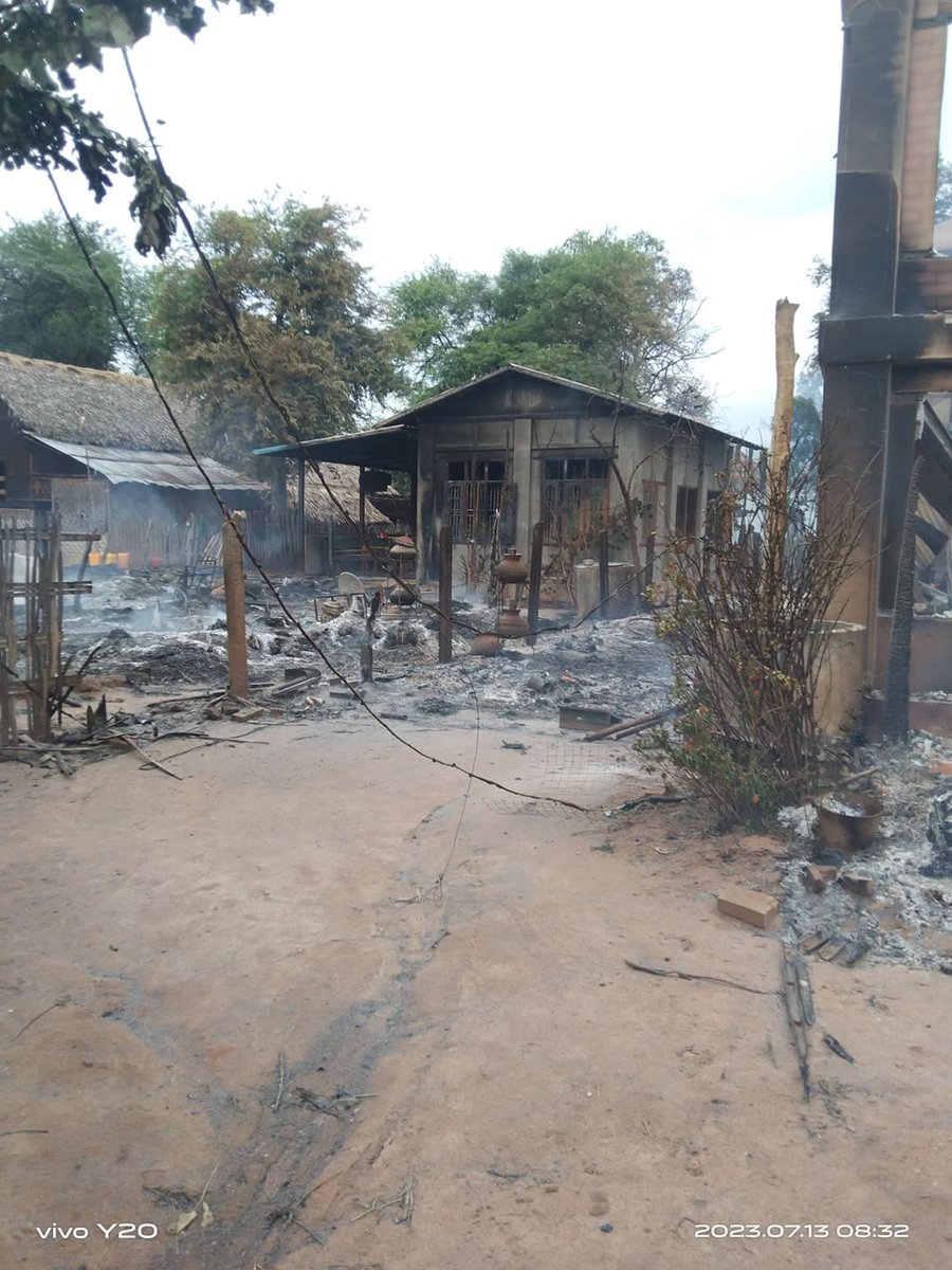 IrrawaddyNews's tweet photo. A 60-year-old resident was burned to death and over 100 houses burned down in Wetlet Township, Sagaing Region on Thursday when junta troops torched Thon Sint Kan Village, said the township’s Public General Strike Committee. Photos: PGSC (Wetlet) #WhatsHappeningInMyanmar https://t.co/CJ8wI2qVY8