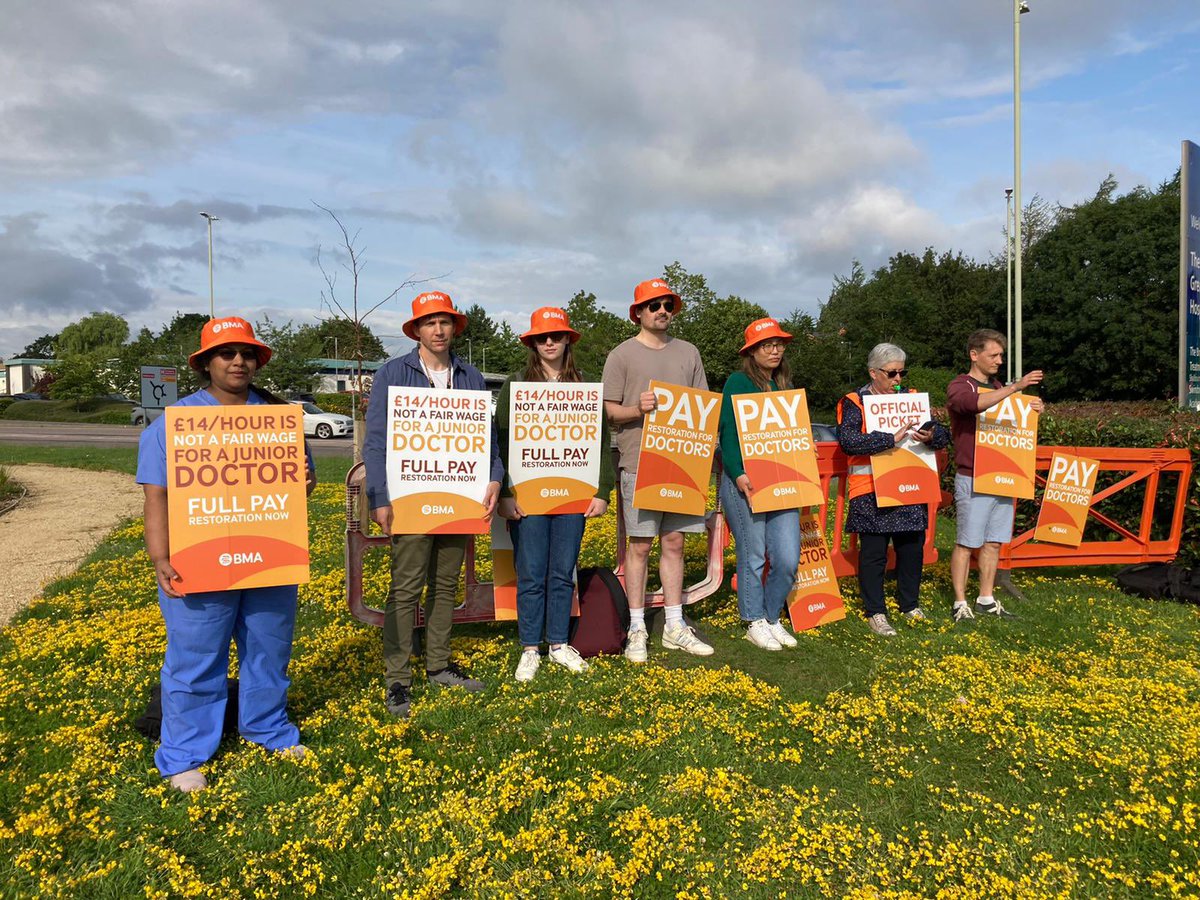 Picket line forming at the GWH in Swindon… on day one of the longest walkout in NHS history

Junior doctors and consultants in the <a href="/TheBMA/">The BMA</a> want a 35% pay rise, which gov says is unaffordable in line with inflation

More on <a href="/BBCWiltshire/">BBC Wiltshire</a> and <a href="/bbcpointswest/">BBC Points West</a> today