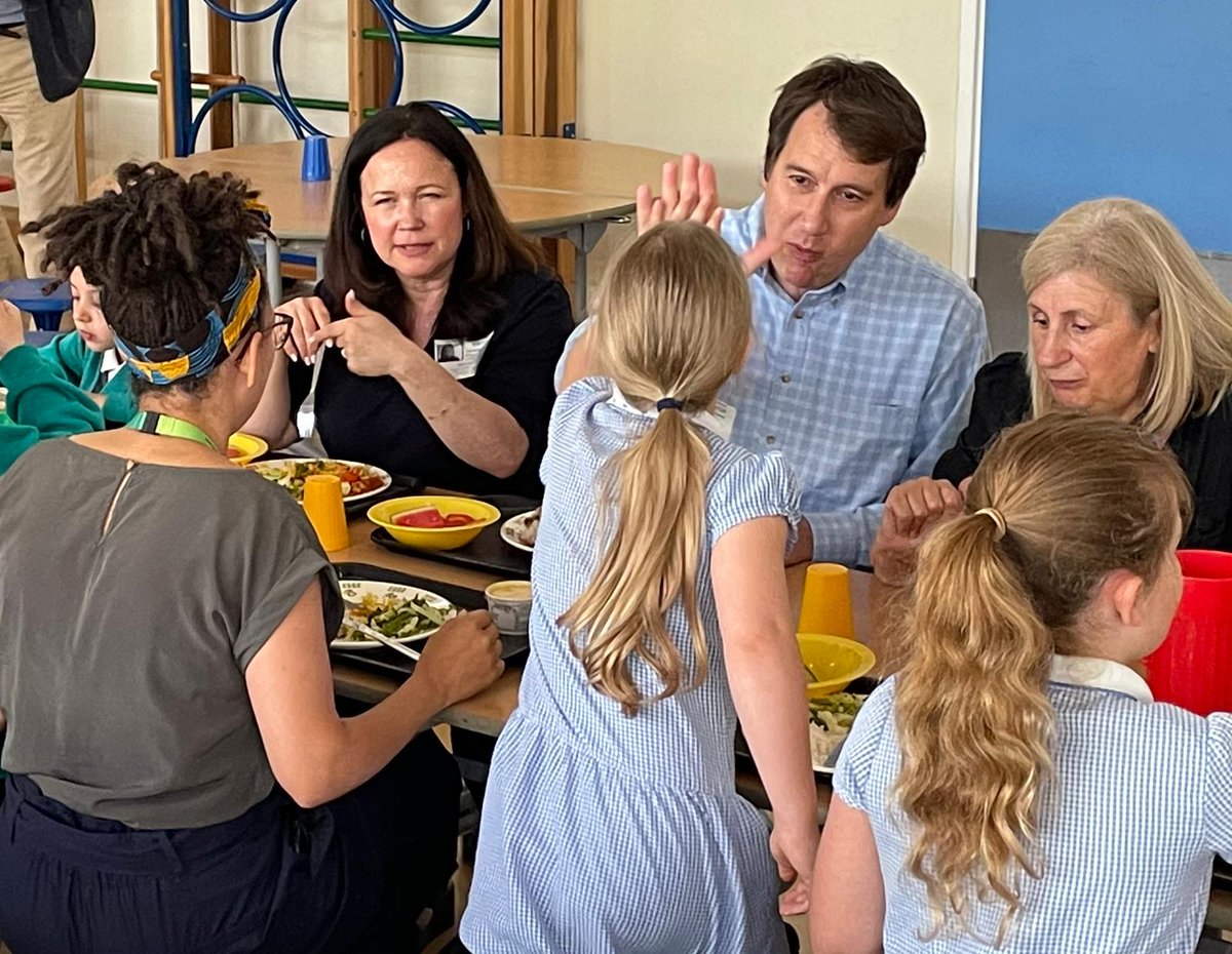 NatashasLegacy's tweet photo. Every Wednesday in 43 primary schools @wfcouncil cook delicious ‘free from top 14 allergens’ dishes for ALL the children to enjoy. 

Yesterday we joined them! 

Parents of children with food allergies will know what a huge deal this is. 

#Anaphylaxis #FoodAllergyInclusivity https://t.co/eRdxWklVTN