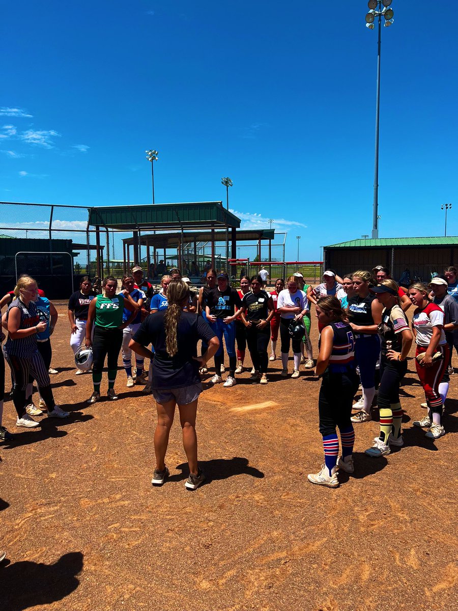 GuzmanTessia's tweet photo. Thank you @Casady_Webb  for an amazing camp! @NWOSU_SB @FFS18U https://t.co/ZHm0tKMu7S