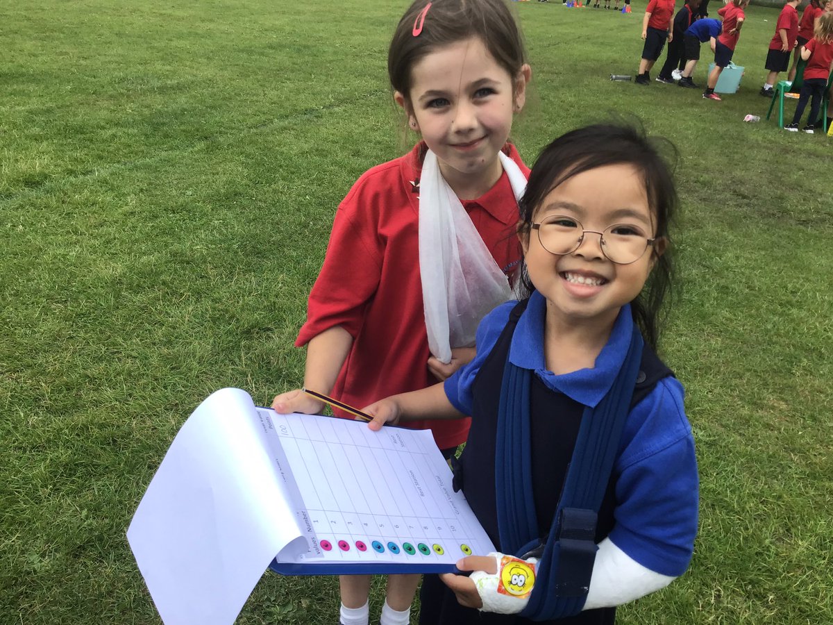 MissByrneSTM's tweet image. My two wonderful helpers for the sports event this afternoon #STMPE