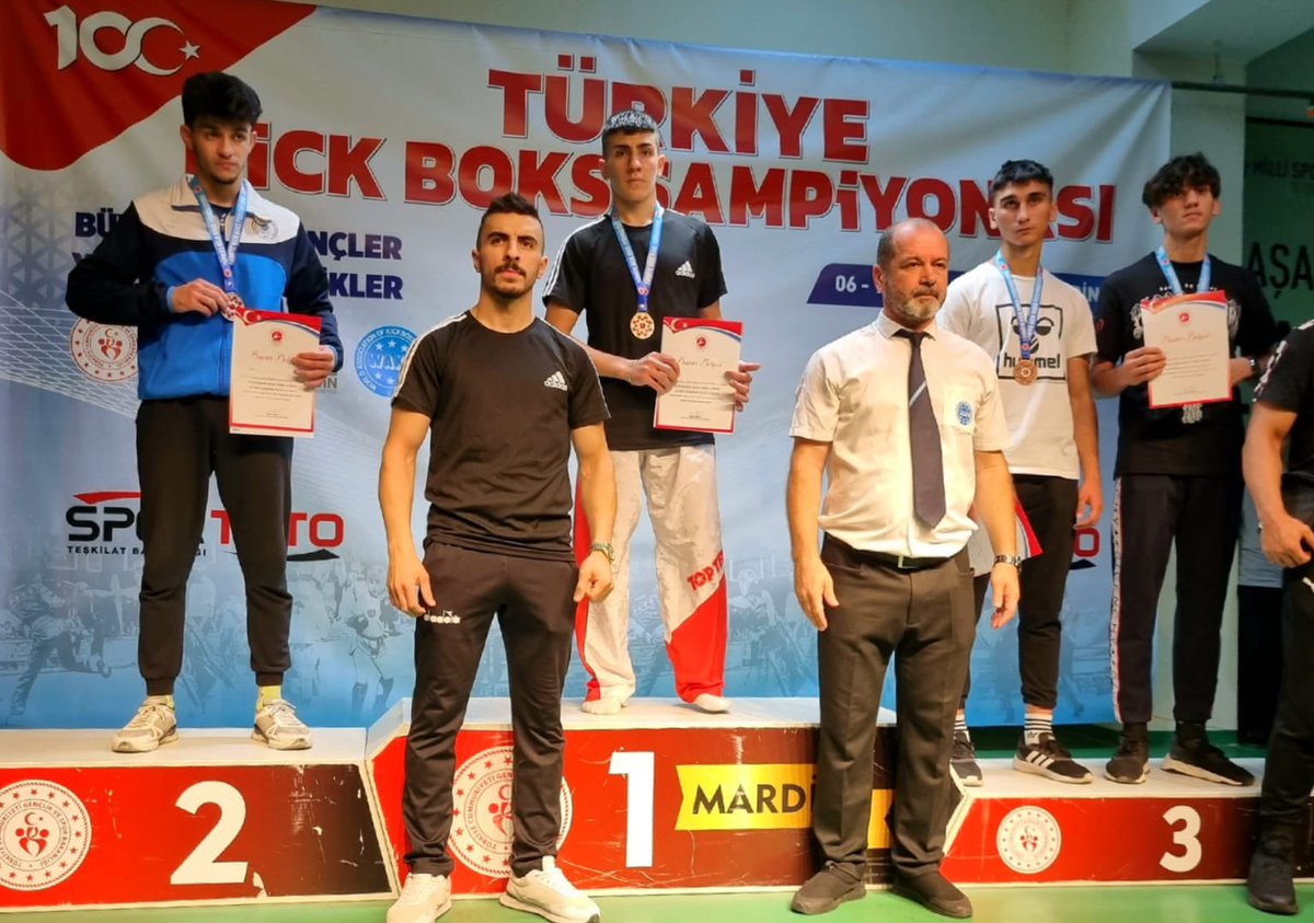Mardin’de duzenlenen Türkiye Kickboks Şampiyonasında Y. Kemal Beyatlı AL öğrencisi Yusuf Eren YILDIRIM 60 Kg.’da  Türkiye Birincisi olarak Milli Sporcu ünvanını aldı. Öğrencimizi kutlar başarılarının devamını dileriz. <a href="/tcmeb/">Millî Eğitim Bakanlığı</a> <a href="/Yusuf__Tekin/">Yusuf Tekin</a> <a href="/omertoraman25/">Ömer Toraman, Doç. Dr.</a> <a href="/mehmetyigitmem/">Mehmet YİĞİT</a>