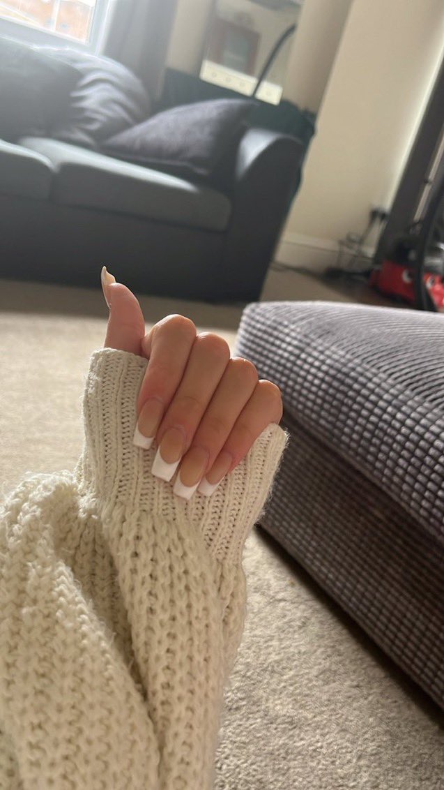 Who is paying for my nails today 🫣

Findom