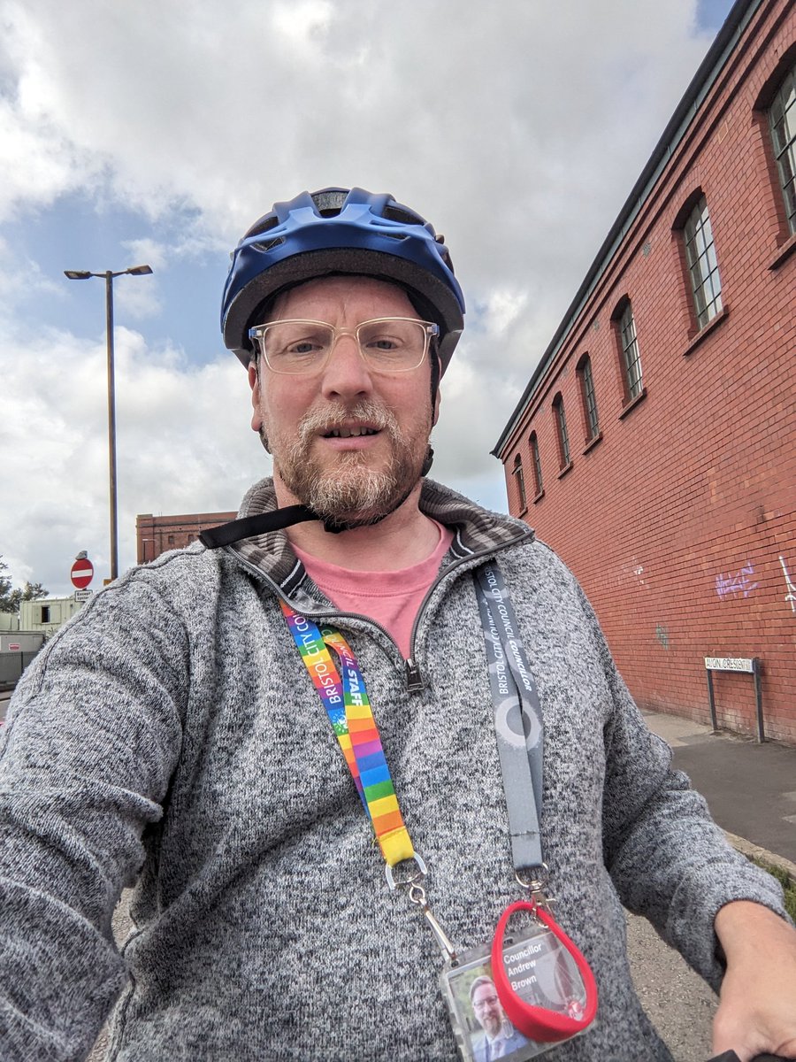 I've picked up my bike and joined the cycling masses...

...time to put 30+ years of nerves and excuses behind me and reclaim a younger, more confident me. 

Here's hoping Bristol really is #betterbybike