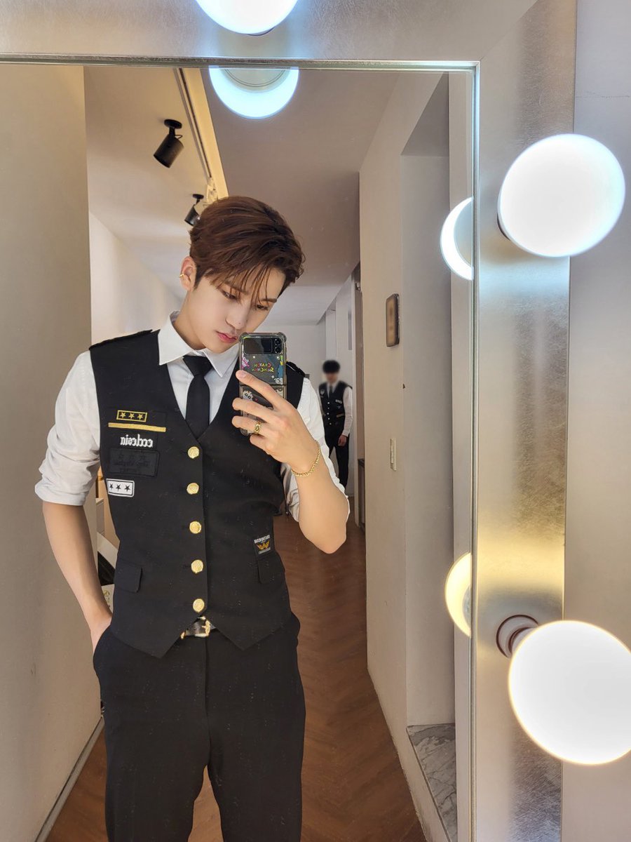 [#준우]
여러분 오늘은 멋있게 제복 입고 했는데요!!😁 멋있었나요!!!😊

#루네이트 #LUN8 #약속성공 ❤