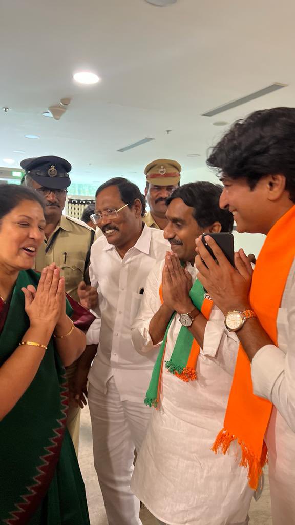 ramkchilukuri's tweet photo. Smt. Daggupati Purandareswari took  charge as President of BJP Andhra Pradesh. BJP cadre welcomed her appointment with great hope in party’s future.@PurandeswariBJP @BJPMadhukarAP @Sunil_Deodhar @shivprakashbjp https://t.co/GMRjfhnK24