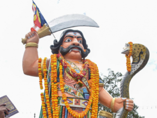 (अब इनकी सुनिए ! ) ‘महिष सत्य है, #Chamunda मिथ्या है ! – सेवानिवृत्त प्रो. #MaheshChandraGuru

कहा की : 
1. असुर राक्षस नहीं अपितु रक्षक थे ।
2. #Mahishasura हमारा चरित्र पुरुष है ।

पढें विस्तृत -
sanatanprabhat.org/hindi/77041.ht…

#Karnataka 
#MahishasuraDasara
#AttackOnHinduism