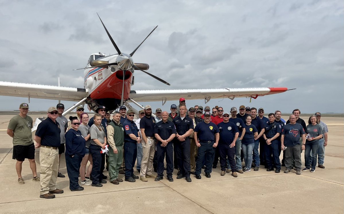 DauntlessAir's tweet photo. It was all smiles at the #FireBoss 101 Training and Familiarization Event we held in Wichita Falls, #Texas this March, in cooperation with the Texas A&M Forest Service.
We loved talking #RapidInitialAttack, Fire Boss tactics and more with this group! #fireseason2023 https://t.co/CjJpgXvwIw