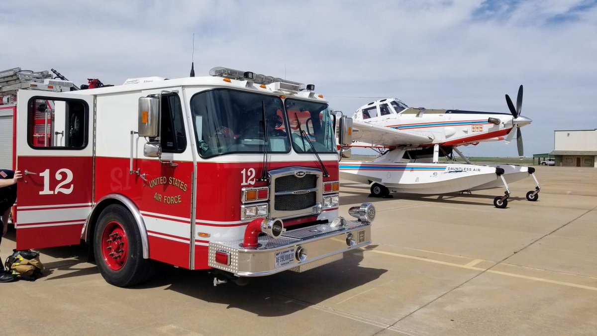 DauntlessAir's tweet photo. It was all smiles at the #FireBoss 101 Training and Familiarization Event we held in Wichita Falls, #Texas this March, in cooperation with the Texas A&M Forest Service.
We loved talking #RapidInitialAttack, Fire Boss tactics and more with this group! #fireseason2023 https://t.co/CjJpgXvwIw