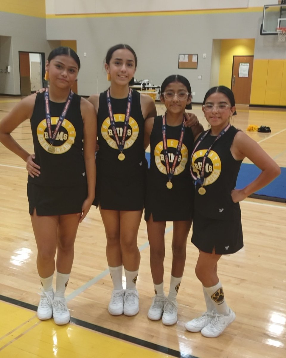 MsQclass's tweet photo. Introducing our All American Cheerleaders @RHMS_Bobcats . Emmah O, Emma G, Mayeli H, and Jaylynn M. 💛🖤🤍 https://t.co/ncbFIITELD