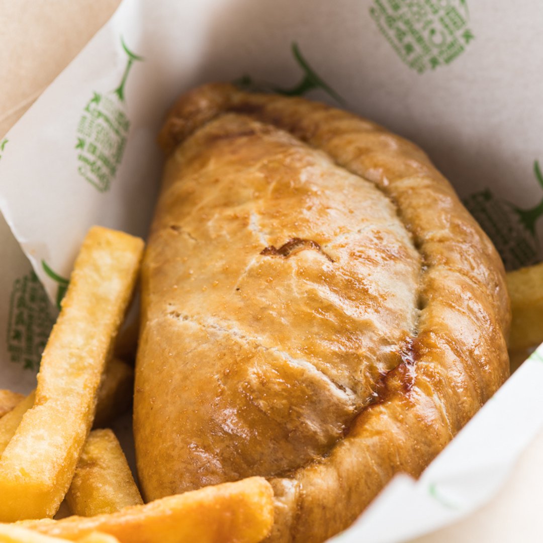 stationcafebarn's tweet photo. With the rainy weather, what could be better than a hot pasty served with homemade chips? Available to eat in or takeaway!

#pasty #homemadechips #comfortfood #eatin #takeaway #supportlocal https://t.co/bATNS1zc2U