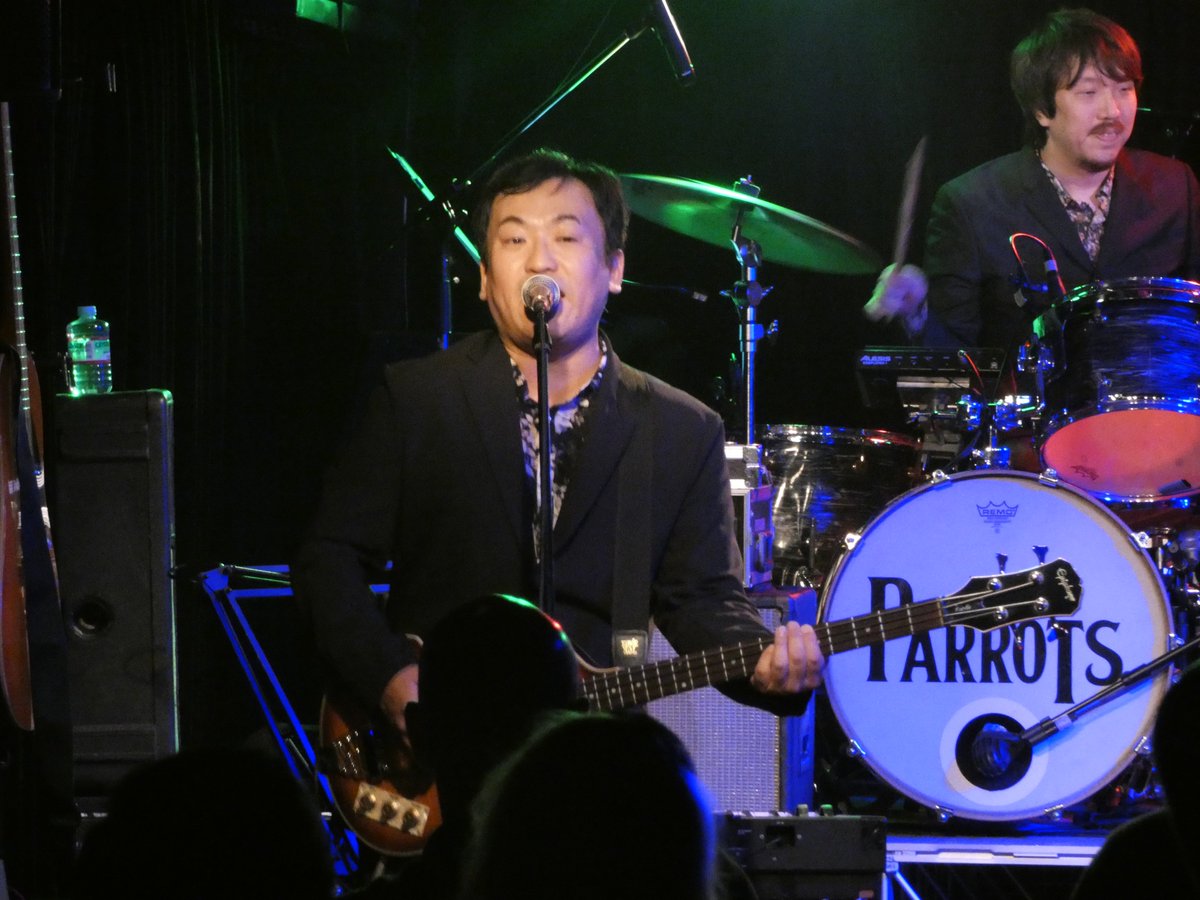AbbeyRoad_tokyo's tweet photo. 今夜のThe Parrotsのポール役は、The Cray beats・シイタケズのアッキーが代役として出演しました。

大役を務めたアッキーでしたが、昔からアビーロードに
馴染みのあるアッキーだったので、皆さん、温かく声援を送ってくれました。ありがとうございました！

@TheparrotsJP 
#ビートルズ https://t.co/4BglQuAjis