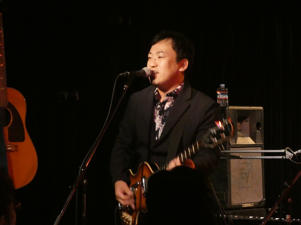 AbbeyRoad_tokyo's tweet photo. 今夜のThe Parrotsのポール役は、The Cray beats・シイタケズのアッキーが代役として出演しました。

大役を務めたアッキーでしたが、昔からアビーロードに
馴染みのあるアッキーだったので、皆さん、温かく声援を送ってくれました。ありがとうございました！

@TheparrotsJP 
#ビートルズ https://t.co/4BglQuAjis