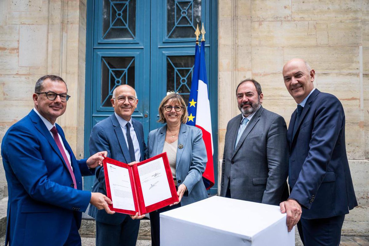 🔬🦠 Maintenir le leadership de la France en recherche biomédicale est une priorité. Avec @FrcsBraun et @RolandLescure, nous demandons à @raymondlemoign1 et @mtunondelara de proposer un plan pour sa rénovation. Objectif : la rendre + forte, + simple, + efficace.