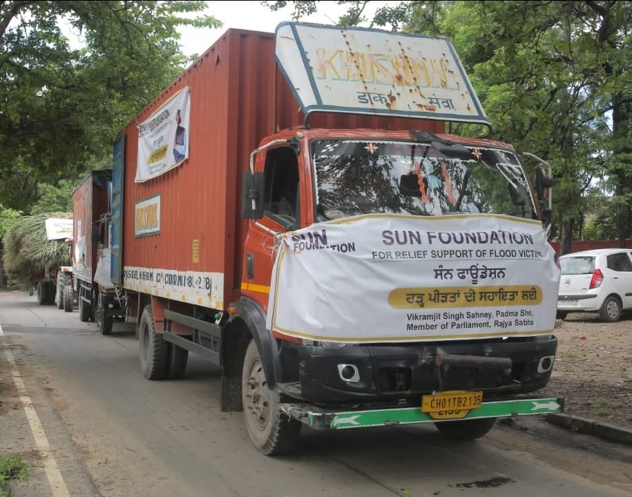 harjotbains's tweet photo. #OperationRelief #AnandpurSahib
On behalf of myself and my whole family of Anandpur Sahib Constituency, I thank the generosity of Hon’ble MP, @vikramsahney ji for standing with the people of Anandpur Sahib and District Rupnagar.
Sahney sahab’s Sun Foundation has donated
650 Quintals Fodder for animals,
50 large Waterproof Tents,
1000 Ration Kits,
1000 Gum Boots,
1000 Raincoats,
100 Life Vests, &
500 safety gears
We’re grateful to you, @vikramsahney Ji 🙏🏻