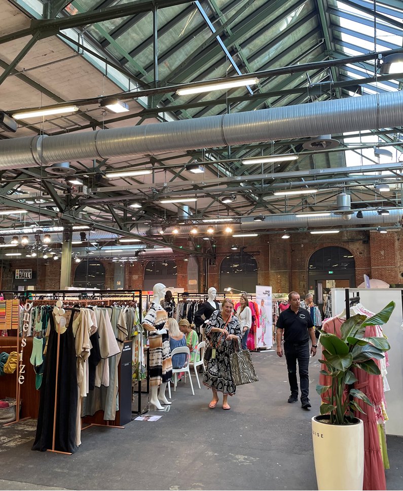 Desde la Ofecomes de Düsseldorf hemos visitado esta semana las ferias de moda @PREMIUMfair y #SeekTradeshow 👗👖en Berlín.
Un total de 16 empresas españolas han participado en el certamen, 9 de ellas bajo la participación agrupada de <a href="/FedeconModa/">Fedecon</a>
