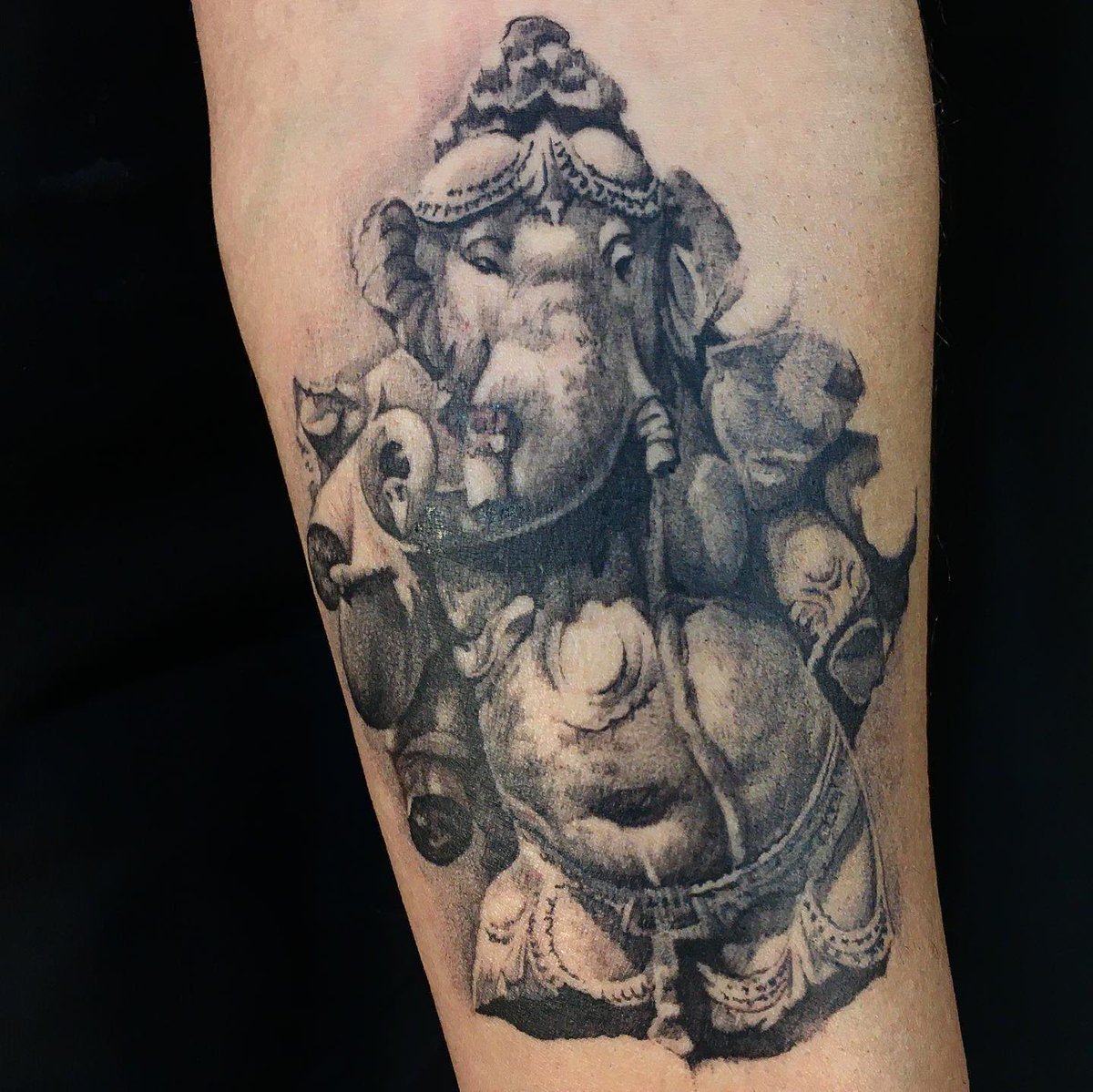 sushmitaroy__'s tweet photo. Religious Tattoo, Lord Ganesha Sculpture Tattoo
_
Toronto Tattoo Studio Frozen Ink And Art by Krishna Roy
https://t.co/8gs97qNQwz
_
#torontotattoostudio #frozeninkandart #krishnaroytattoo https://t.co/J1pblXynqs