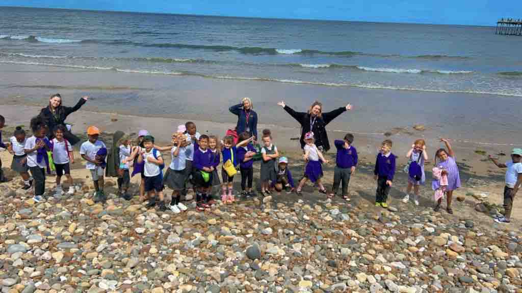 AlderTreeLeeds's tweet photo. Year 1 have loved their day in Saltburn today! We have been enquiring eagles, finding lots of interesting shells and rocks. We have also been building sandcastles and paddling in the sea! https://t.co/kOdz7PrilJ
