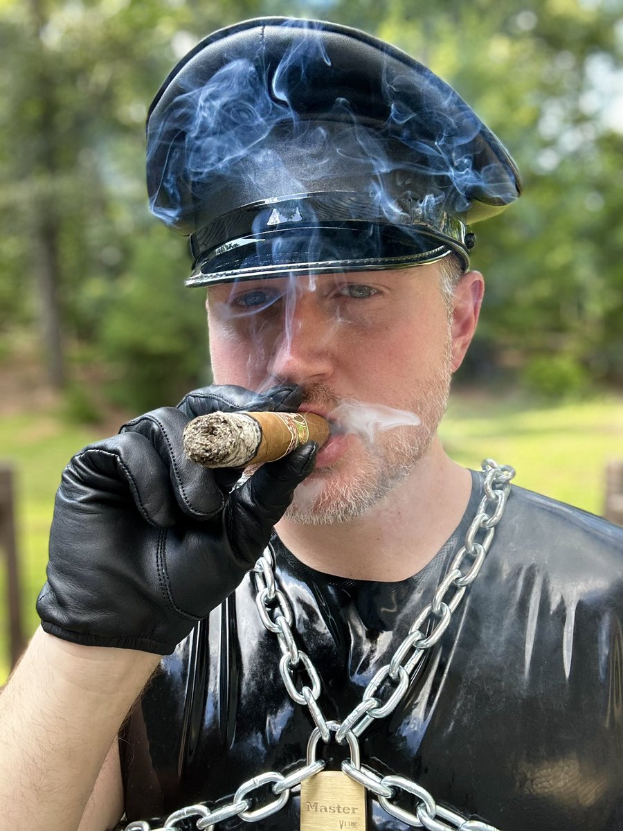 rbbrdevil tweet media
