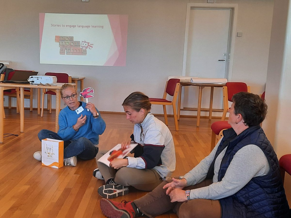 ndtlanderne's tweet photo. Au programme de la matinée échange de pratiques et storytelling! Les enfants auront plein de choses à découvrir à la rentrée ! https://t.co/8nw739WFqe
