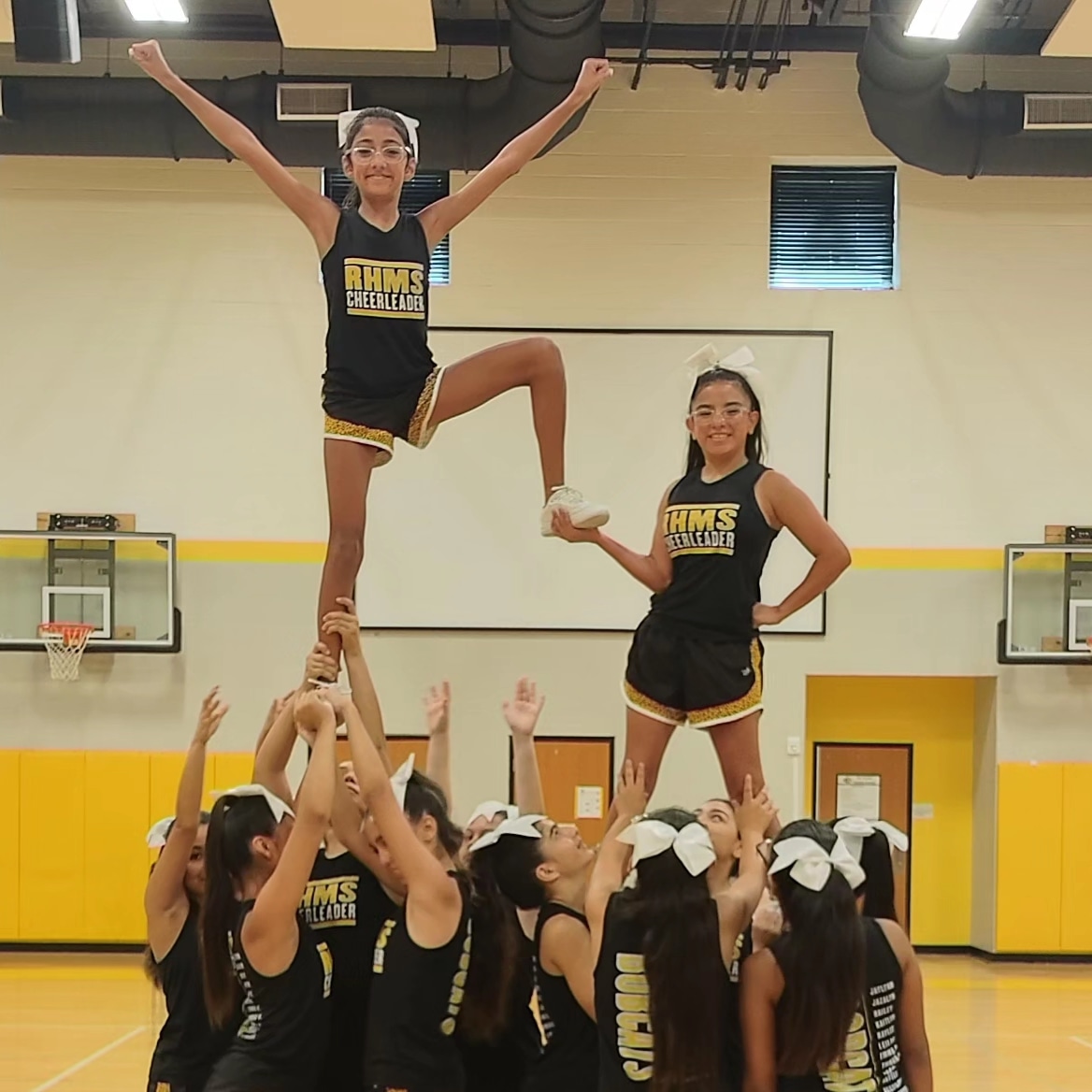 MsQclass's tweet photo. These girls worked so hard during our NCA camp 💛🖤🤍 so proud of them 💪🏼 https://t.co/ITVKcZgSa9