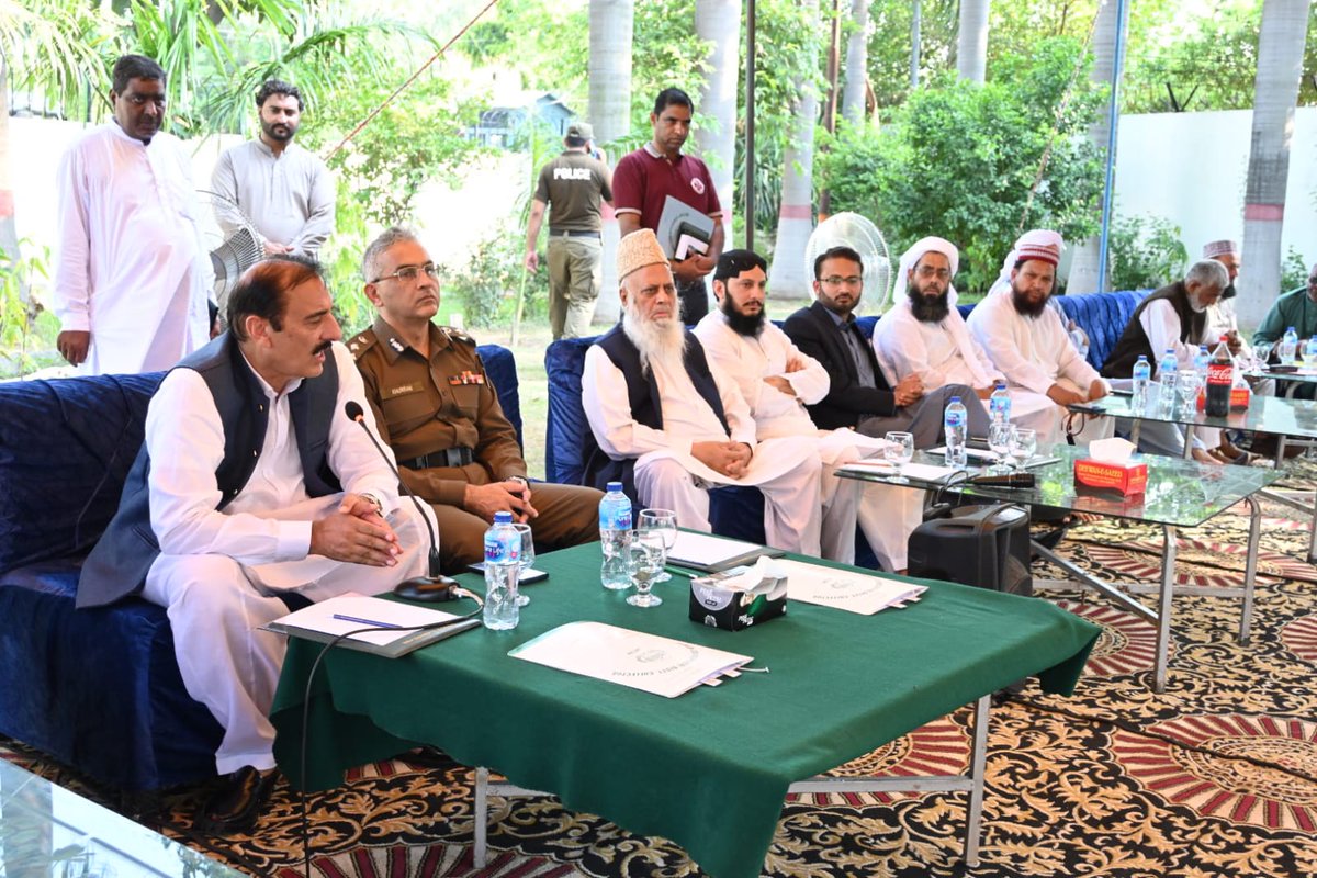 Rporwp's tweet photo. آر پی اوسیدخرم علی وکمشنرراولپنڈی لیاقت علی چھٹہ کامحرم کےحوالےسےجہلم کادورہ اورامن کمیٹی ممبران سے میٹنگ کاانعقاد،ڈی پی اوجہلم اورڈی سی جہلم نےآر پی اواورکمشنرراولپنڈی کوسیکورٹی انتظامات پربریف کیا،محرم الحرام کےدوران ضابطہ اخلاق پرعملدرآمدکویقینی بنایاجائےگا،آرپی اوسیدخرم علی⬇️ https://t.co/HwueDgubRF