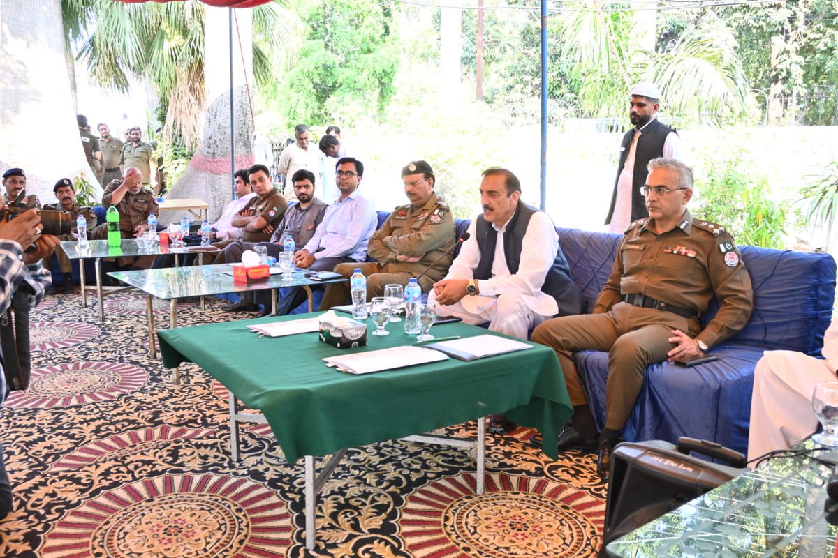 Rporwp's tweet photo. آر پی اوسیدخرم علی وکمشنرراولپنڈی لیاقت علی چھٹہ کامحرم کےحوالےسےجہلم کادورہ اورامن کمیٹی ممبران سے میٹنگ کاانعقاد،ڈی پی اوجہلم اورڈی سی جہلم نےآر پی اواورکمشنرراولپنڈی کوسیکورٹی انتظامات پربریف کیا،محرم الحرام کےدوران ضابطہ اخلاق پرعملدرآمدکویقینی بنایاجائےگا،آرپی اوسیدخرم علی⬇️ https://t.co/HwueDgubRF