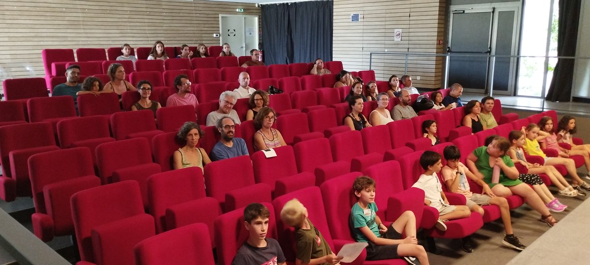 genopolys's tweet photo. C'est parti pour le grand final de la SummerSchool 2023 de @genopolys 🤩🤩🤩
Les participant.e.s ont préparé des présentations pour leurs parents ! Un super travail sur la Paléontologie 🦖🦴🦕🌍⛏️
@Eye_INM
@CNRS_OccitaniE
@InsermOccMed
@umontpellier
@INRAE_OCC_MPL
@SciCom15 https://t.co/kqKSNYM0WL