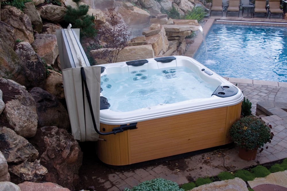 BackyardStore's tweet image. A great post-workout recovery method! The massaging jets in our spas aid in muscle relaxation and recovery. 💦🤽🏼‍♀️Soaking helps to soothe sore muscles, relieve muscle tension, and increase blood flow. #Spas #HotTubs #Jacuzzis TheBackYardStore.cc