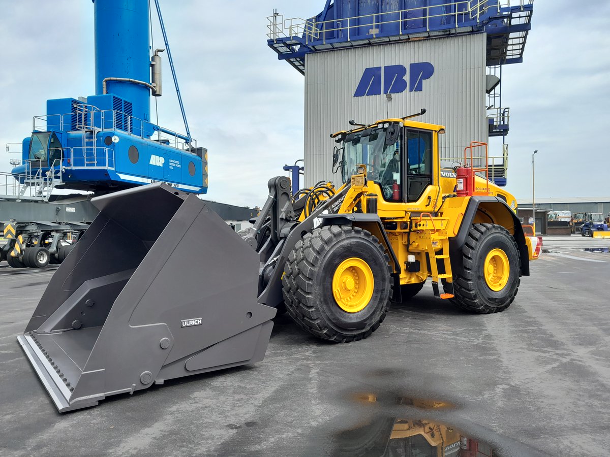 ABP News Release: Port of Hull welcomes new Volvo L150H - abports.co.uk/news-and-media… #Agriculture #Harvest23 #Volvo #VolvoL150H #portlife @abports21