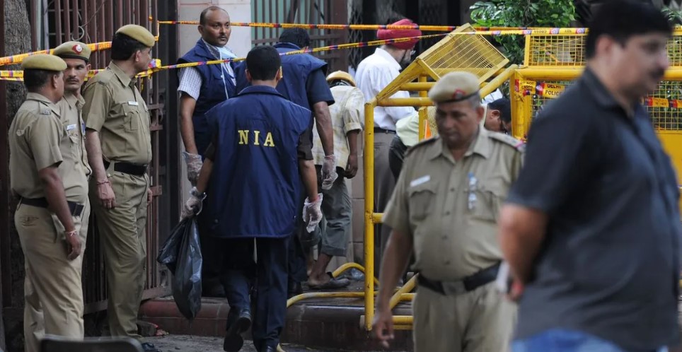 kashmirnew1's tweet image. NIA raids parts of south Kashmir in OGW network caseNIA raids parts of south Kashmir in OGW network case.
#NIAraids #OGWS #SouthKashmir #CRPF #Police #JointTeam
kashmirnewshighlights.com/2023/07/blog-p…