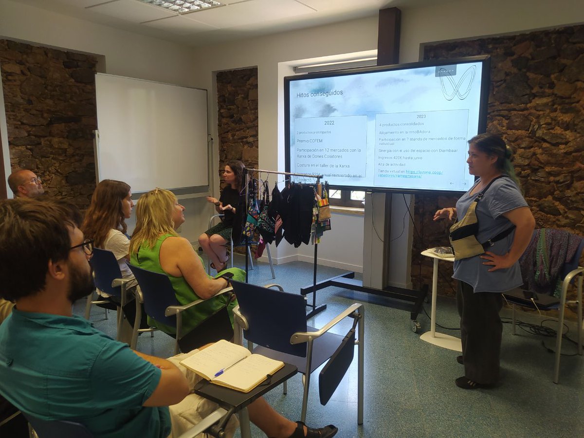 AltresEconomies's tweet photo. 🌞 Les empreses i entitats incubades a la #InnoBAdora de @barcelonactiva s’acomiaden per gaudir de l’estiu a #InnoBA compartint les fites assolides aquest curs!

👏🏽 @R_Degrowth #CooperativaIndustriaTaxi #EraCooperativa #Kalidoscopia #CalAbril #Okollective #Coopelia #Ramé #Laifari https://t.co/12O8lmR15R