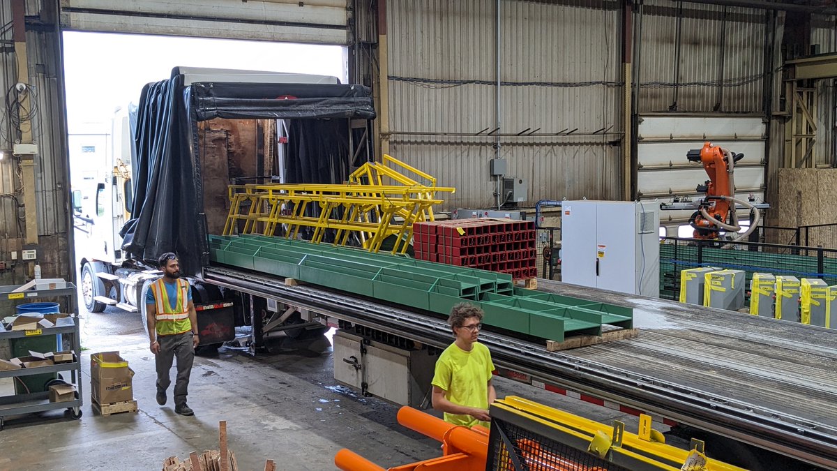 TSManufacturing's tweet photo. Not much to look at, just an early truck load to Baillie, Smyrna NY
#tsmanufacturing
#sawmill
#equipment
#manufacturer https://t.co/fMPPfXwuAj
