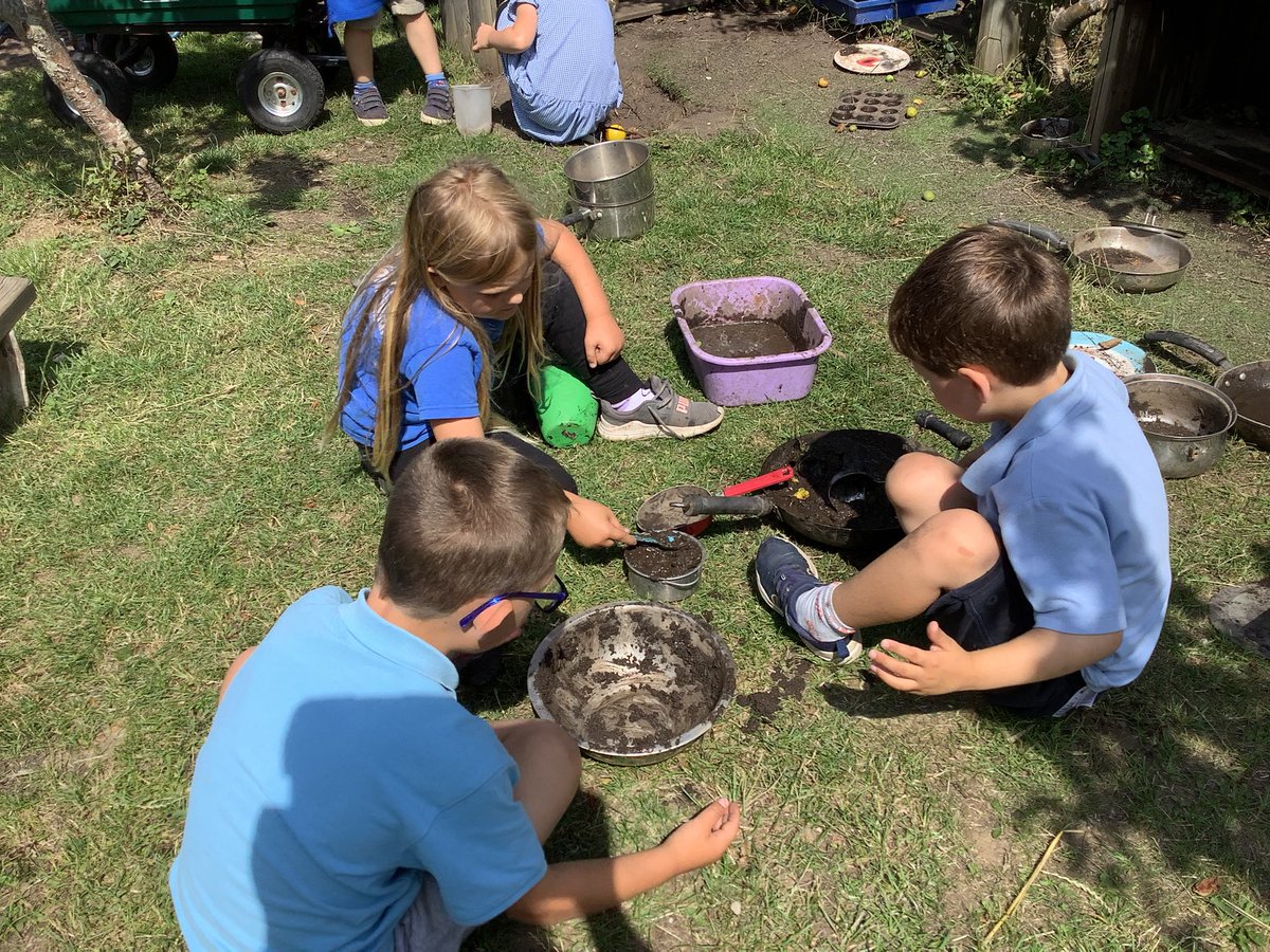 llanrhidianp's tweet photo. What a lovely afternoon for a mud pie #LlanPengwin have been busy in the kitchen today #LlanFun #LlanOut https://t.co/IJnKVmAIMD