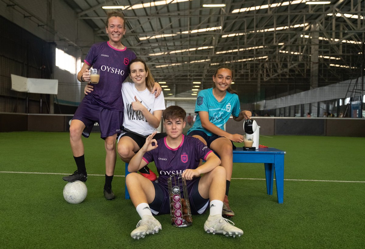 1kfutbolclub's tweet photo. Nadie se resiste a un buen @DolceGustoES entre nuestras chicas y menos aún nuestra @SaNkHs94 con su bonito córner #TuCoffeeShopEnCasa ☕💜⚽ 

¿Quieres también tomarte un cafecito bueno? Aquí tienes unos descuentazos por seguir la QL: https://t.co/jIZtR0uSut https://t.co/Zjp720pjuA