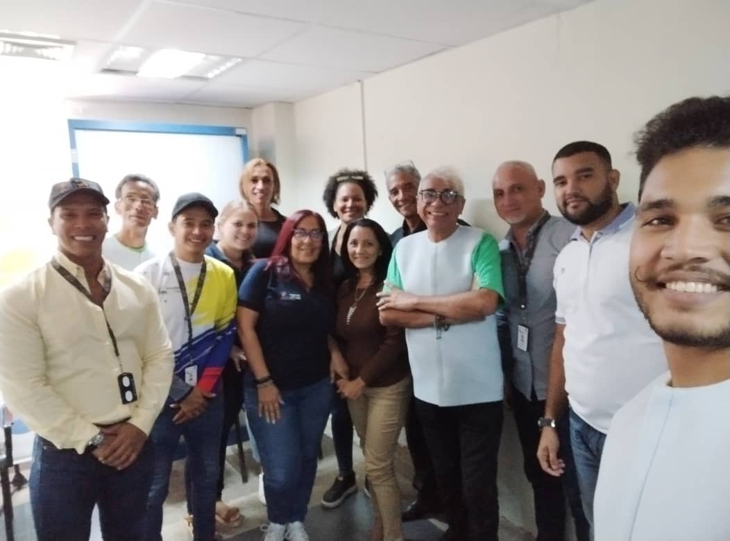 ADHAMargarita's tweet photo. Como parte de las actividades agendadas y en alianza estrategicas; se llevó a cabo #12Jul conversatorio de capacitación/sensibilizacion, y que mejor comenzando, con el personal de la @DdPNuevaEsparta sobre #VIH y #LGBTIQA.
Oportuno!
#ADHAM
#NuevaEsparta
#Venezuela https://t.co/EJ9iy8D6vU