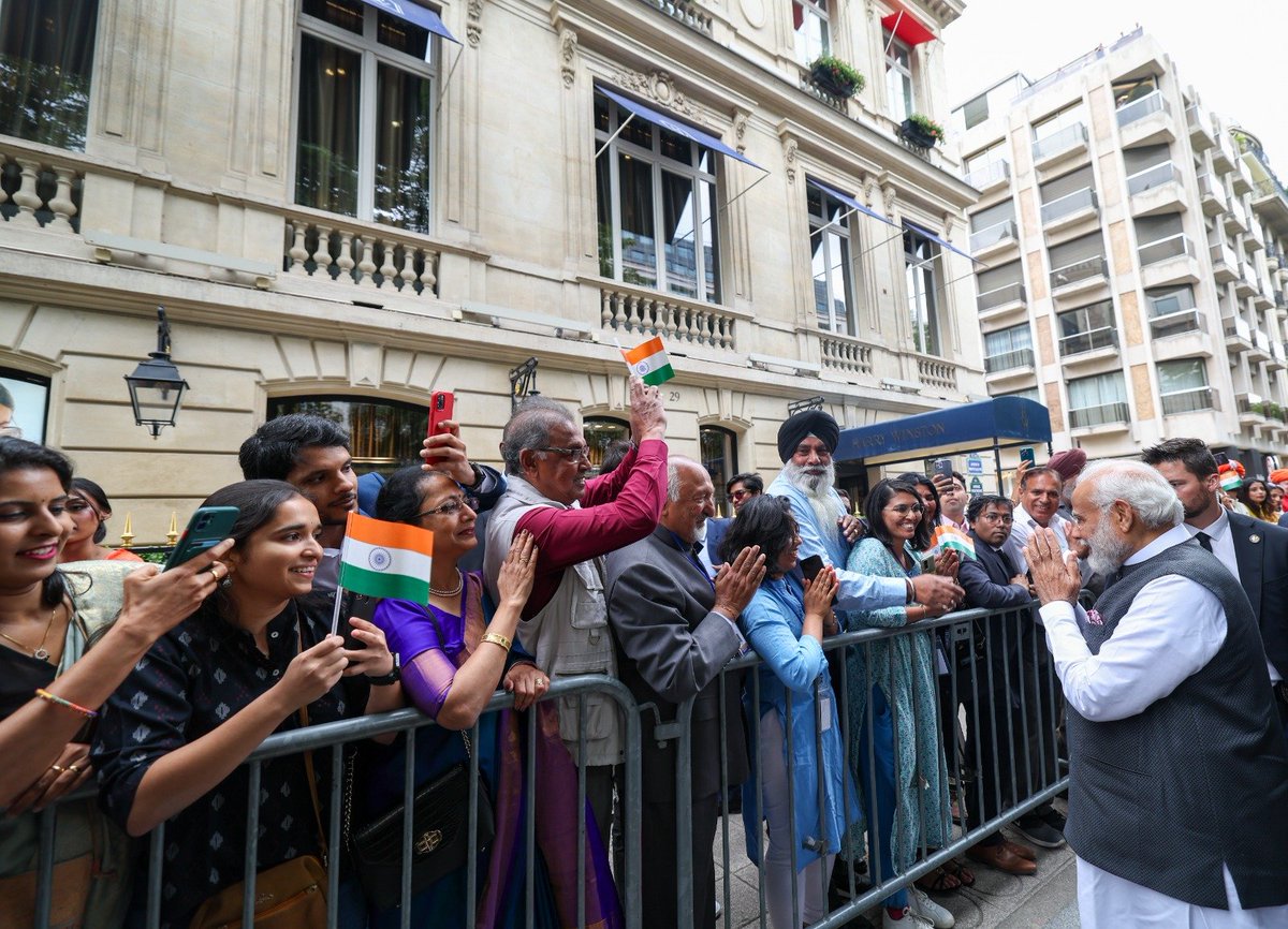 A warm welcome by the Indian diaspora in Paris! Across the world, our diaspora has made a mark for themselves and are admired for their diligence and hardworking nature.