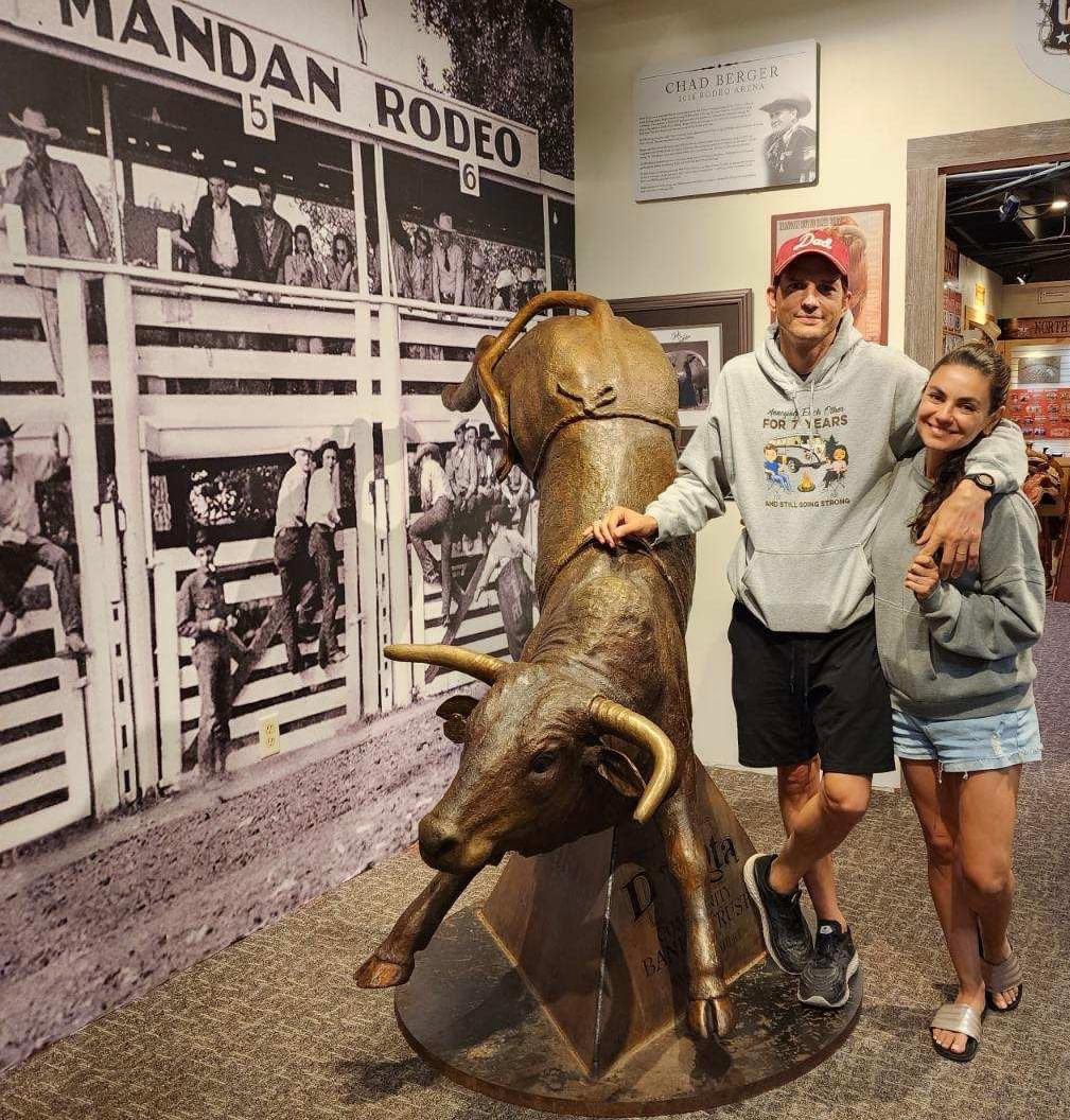RT @MilaUpdate: Ashton Kutcher and Mila Kunis stopped by the North Dakota Cowboy Hall of Fame https://t.co/gU1G6gfXCH