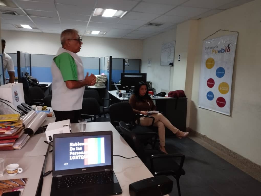 ADHAMargarita's tweet photo. Como parte de las actividades agendadas y en alianza estrategicas; se llevó a cabo #12Jul conversatorio de capacitación/sensibilizacion, y que mejor comenzando, con el personal de la @DdPNuevaEsparta sobre #VIH y #LGBTIQA.
Oportuno!
#ADHAM
#NuevaEsparta
#Venezuela https://t.co/EJ9iy8D6vU