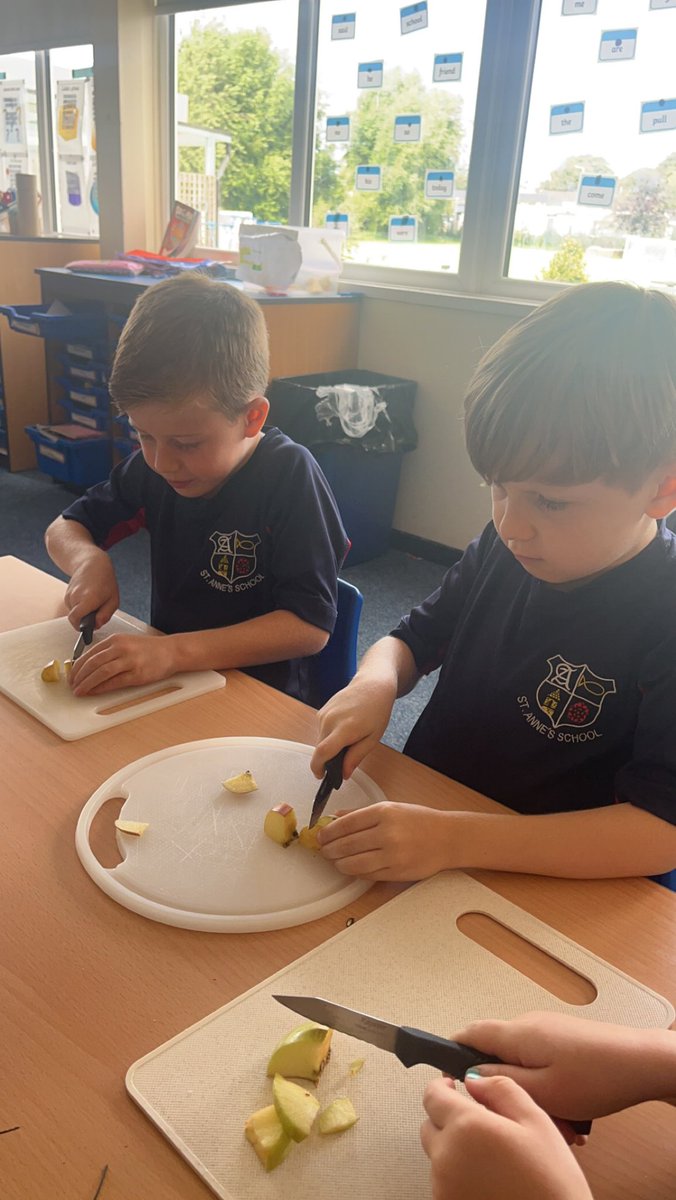 Class4KR's tweet photo. We have made brilliant bird feeders to feed the birds and hung them up ready! https://t.co/xkDI7FpOWT