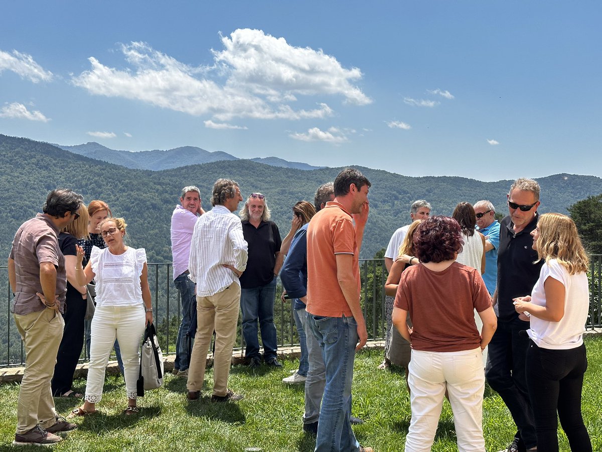 DaniJorquera_'s tweet photo. Avui i demà, un grup de la nova junta de @_dincat ens trobem a Sant Joan de les Abadesses al fantàstic projecte de restauració que hi té la @fundaciomap per treballar i posar en comú tot alló en el que haurem de treballar aquests anys. #SomDincat #UnaSolaVeu https://t.co/0HDK57NRdh