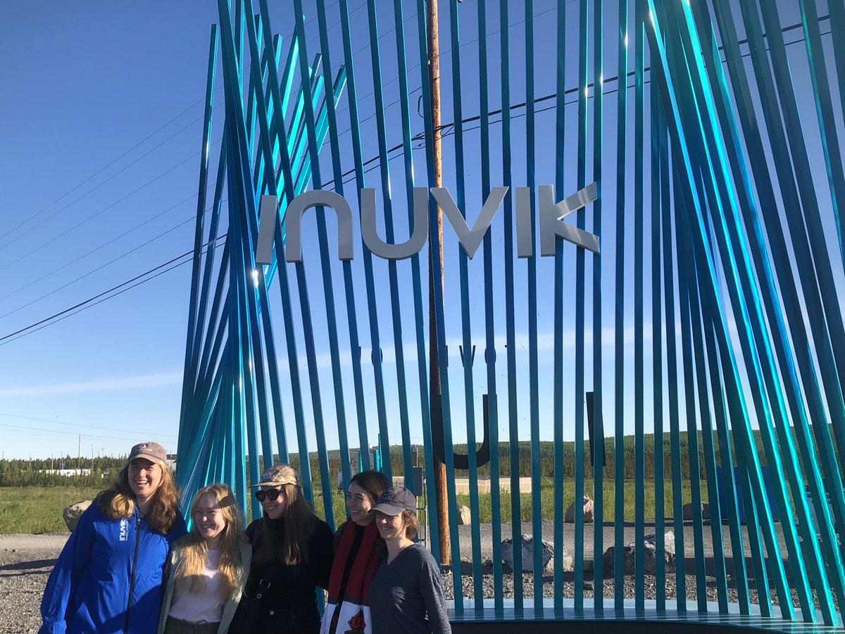 WAGE a tenu sa première école d'été, « construire l'équité à travers la diversification économique » du 8 au 18 juin à Yellowknife, Inuvik et Tuktoyaktuk, dans les Territoires du Nord-Ouest.     1/2