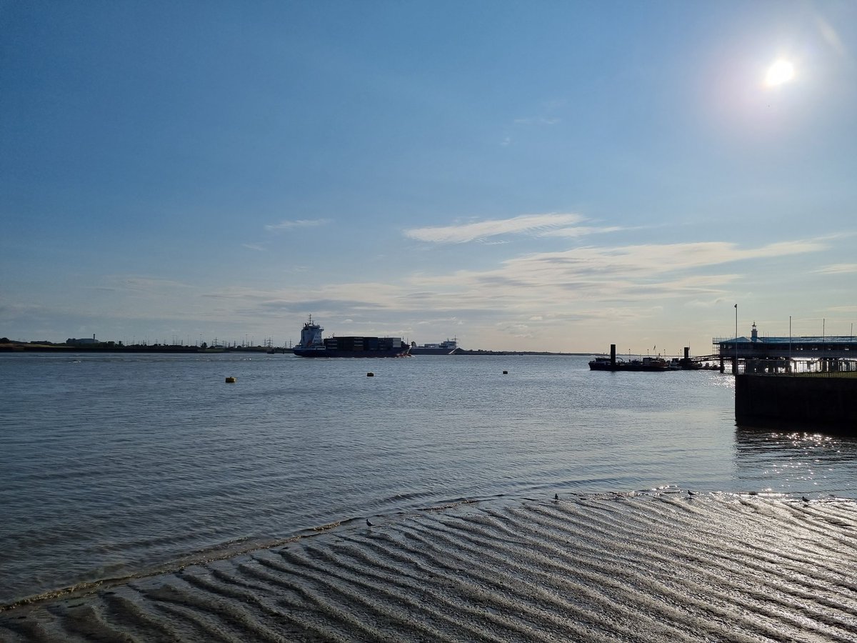 Visit_Gravesham's tweet image. Gravesend Sailing Club, Open Sailing Event, this Sunday, 10am-1pm ⛵️

A lovely opportunity for #Gravesend Sailing Club members &amp;amp; visitors to enjoy dinghy sailing along the #Thames at Gordon Promenade, followed by a BBQ 🌊

Book a place! 📧 membership@gravesendsc.org.uk 

Free 🎫
